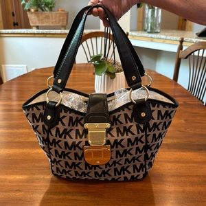 Michael Kors linen-like fabric handbag.